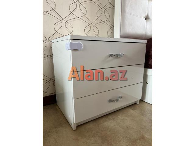 Dolab və komod satılır.