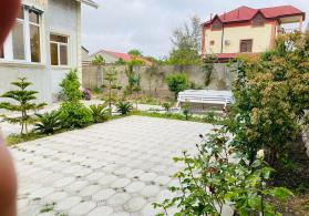 Maştağada həyət evi satılır