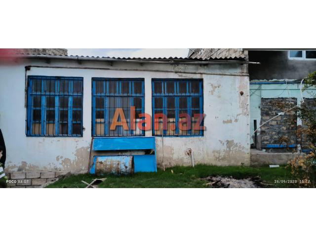 Buzovnada həyət evi satılır