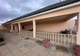 Maştağada həyət evi satılır