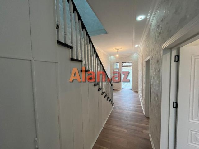 2 mərtəbə 4_otaqlı satılır