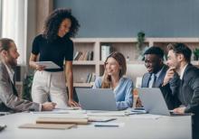 Ofis-menecer tələb olunur