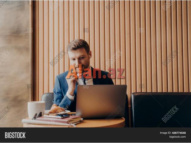 Ofis menecer tələb olunur