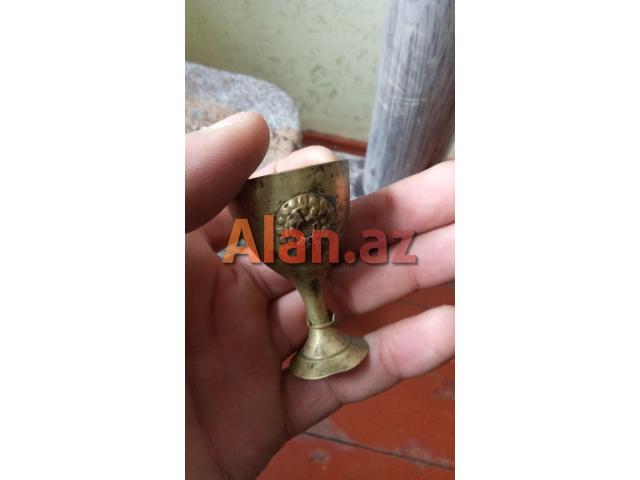 10 11əsirlərə aid xristian sikkəsi