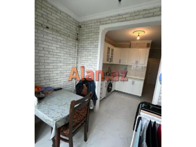 Yeni Günəşli, D massivində qanuni 2 otaqlı, əla qiymətə mənzil