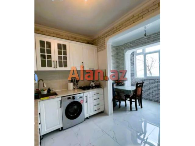 Yeni Günəşli, D massivində qanuni 2 otaqlı, əla qiymətə mənzil