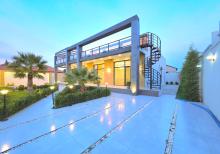 Mərdəkanda  bağ evi satılır