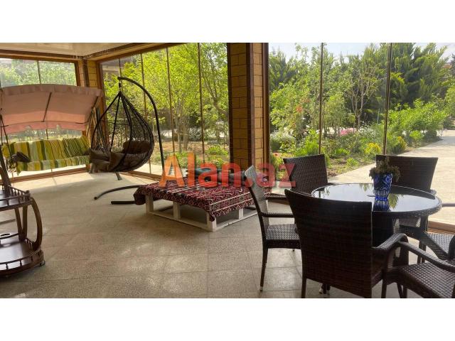 Mərdəkanda bağ evi satılır