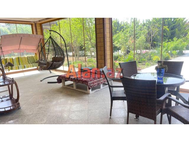 Mərdəkanda bağ evi satılır