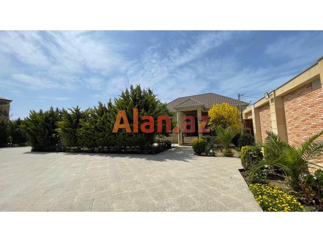 Mərdəkanda bağ evi satılır