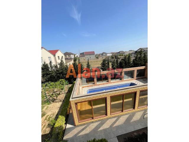 Mərdəkanda bağ evi satılır