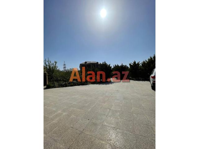 Mərdəkanda bağ evi satılır