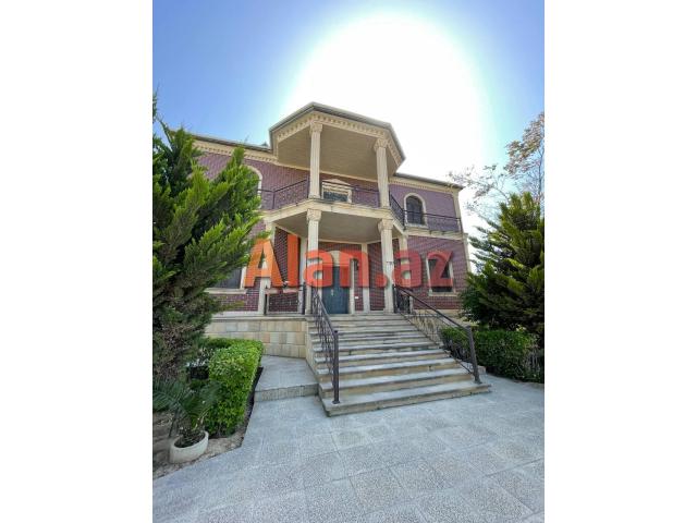 Mərdəkanda bağ evi satılır