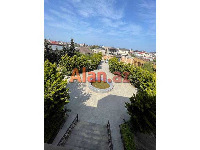 Mərdəkanda bağ evi satılır