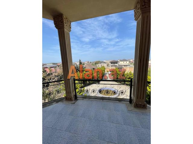 Mərdəkanda bağ evi satılır