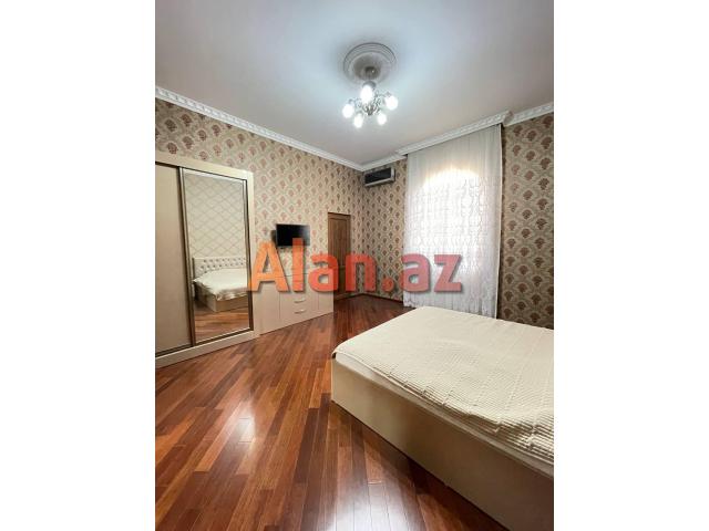 Mərdəkanda bağ evi satılır