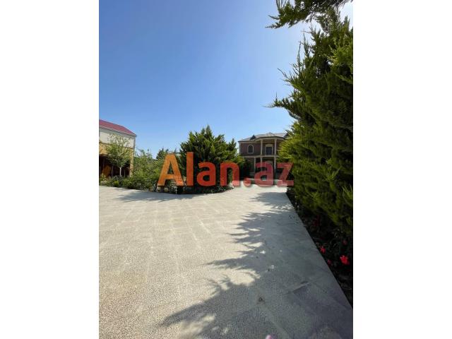 Mərdəkanda bağ evi satılır