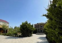 Mərdəkanda  bağ evi satılır