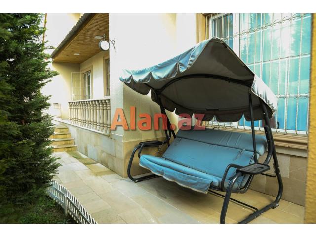 Mərdəkanda bağ evi satılır