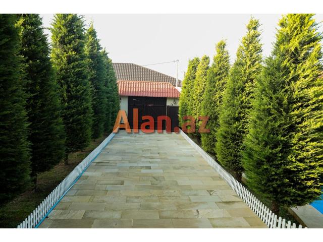 Mərdəkanda bağ evi satılır
