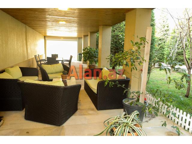 Mərdəkanda bağ evi satılır