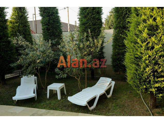 Mərdəkanda bağ evi satılır