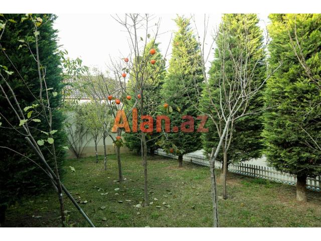 Mərdəkanda bağ evi satılır