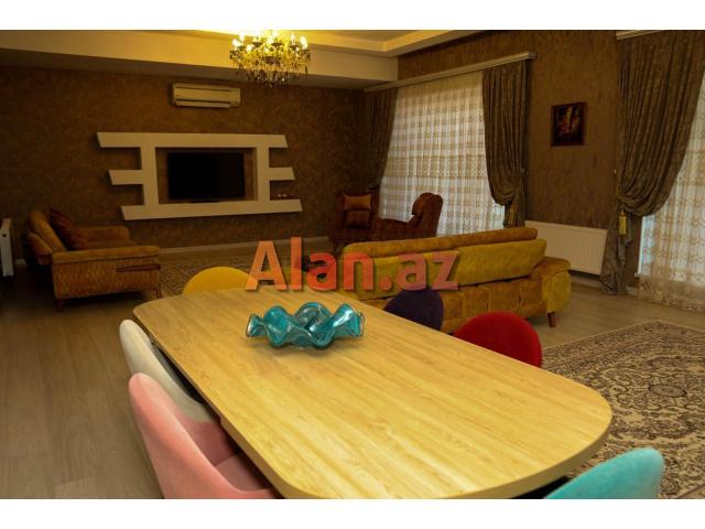 Mərdəkanda bağ evi satılır