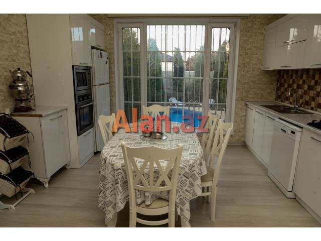 Mərdəkanda bağ evi satılır