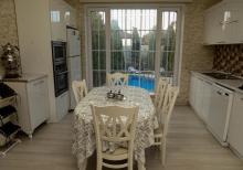 Mərdəkanda  bağ evi satılır