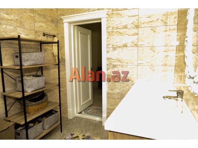 Mərdəkanda bağ evi satılır