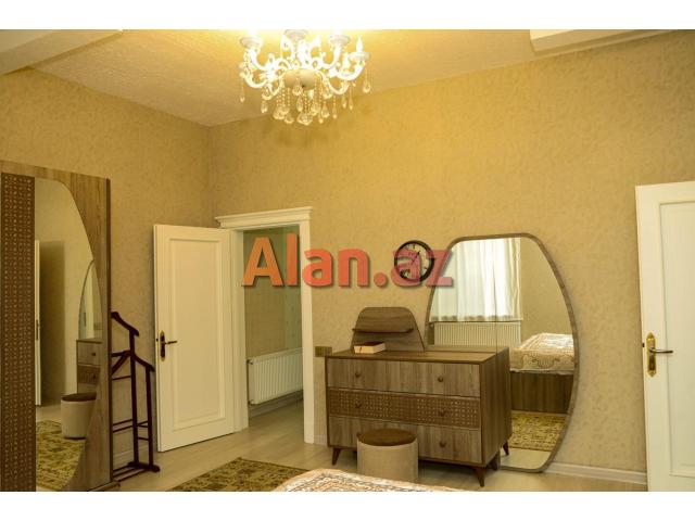 Mərdəkanda bağ evi satılır