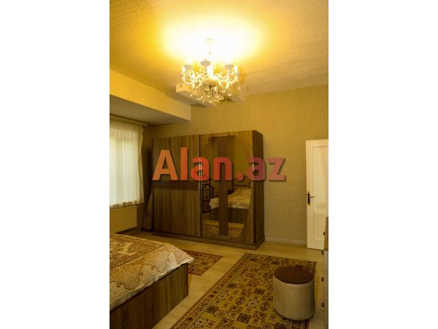 Mərdəkanda bağ evi satılır