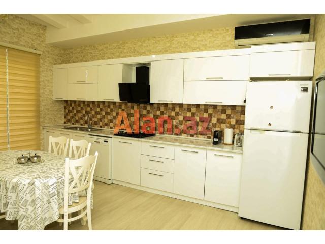 Mərdəkanda bağ evi satılır