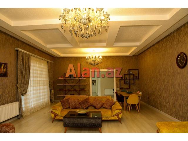 Mərdəkanda bağ evi satılır