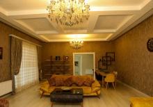 Mərdəkanda  bağ evi satılır