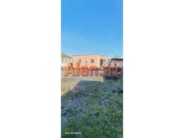 Ləhiş Bağlarında həyət evi satılır