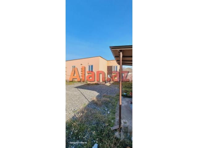 Ləhiş Bağlarında həyət evi satılır