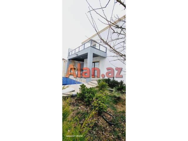 Mərdəkanda bağ evi satılır