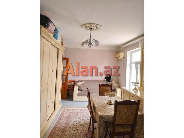 Yasamal Akim Abbasov 15 unvaninda ev satilir