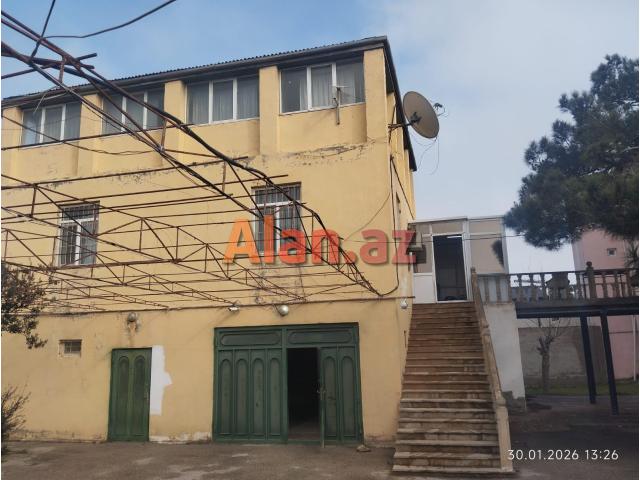 Şüvəlanda bağ evi satılır