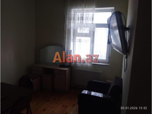 Şüvəlanda bağ evi satılır