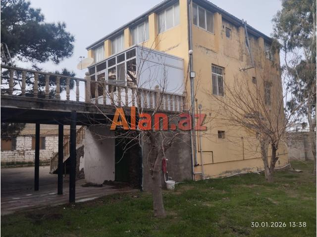 Şüvəlanda bağ evi satılır