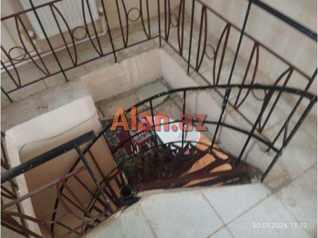 Şüvəlanda həyət evi satılır