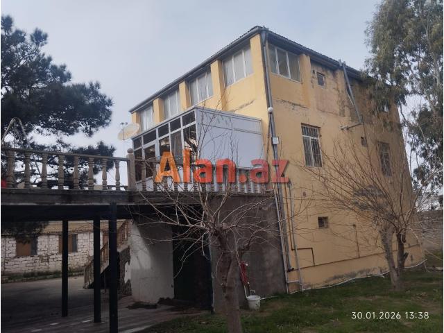 Şüvəlanda həyət evi satılır