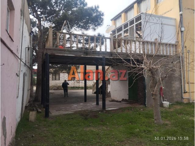 Şüvəlanda həyət evi satılır