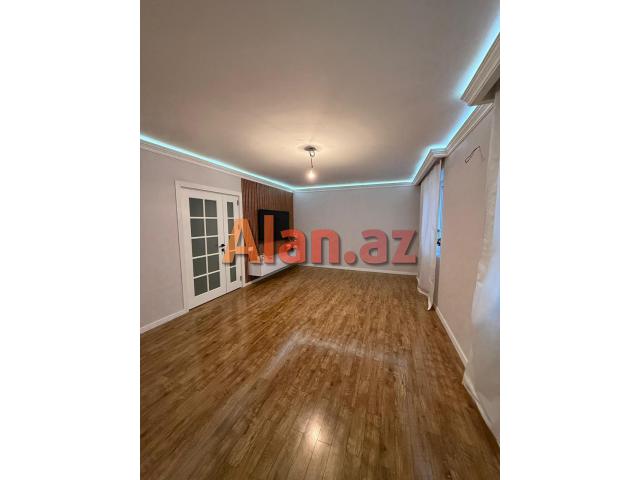 Babək prospekti Xalqlar Dostluğu metrosu