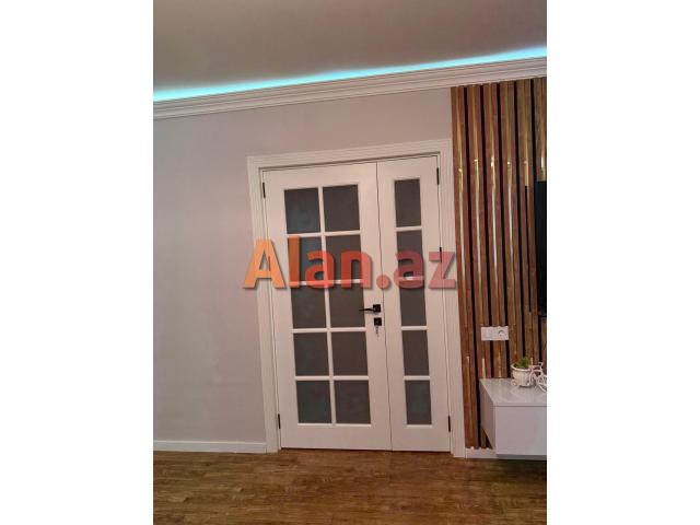 Babək prospekti Xalqlar Dostluğu metrosu