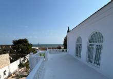 Hövsanda dənizə çox yaxın 3 mərtəbəli villa satılır.