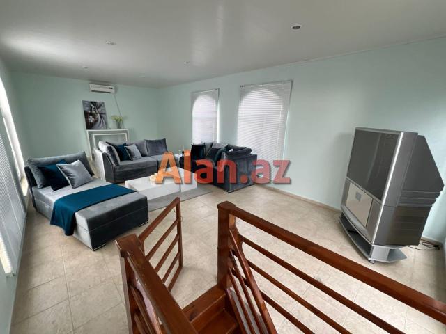 Hövsanda dənizə çox yaxın 3 mərtəbəli villa satılır.